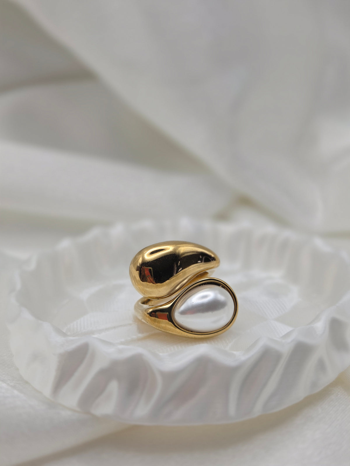 Elara Gold Ring