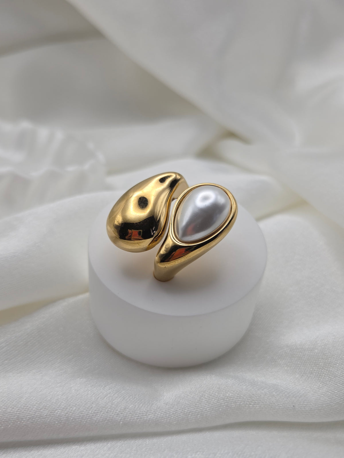 Elara Gold Ring