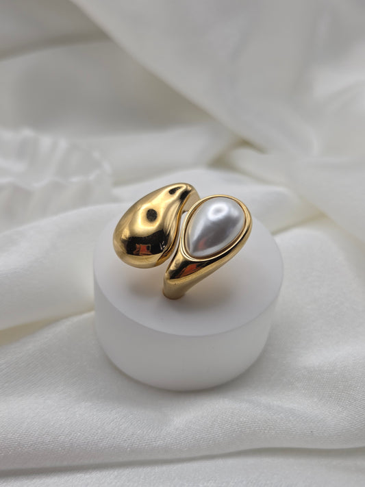 Elara Gold Ring